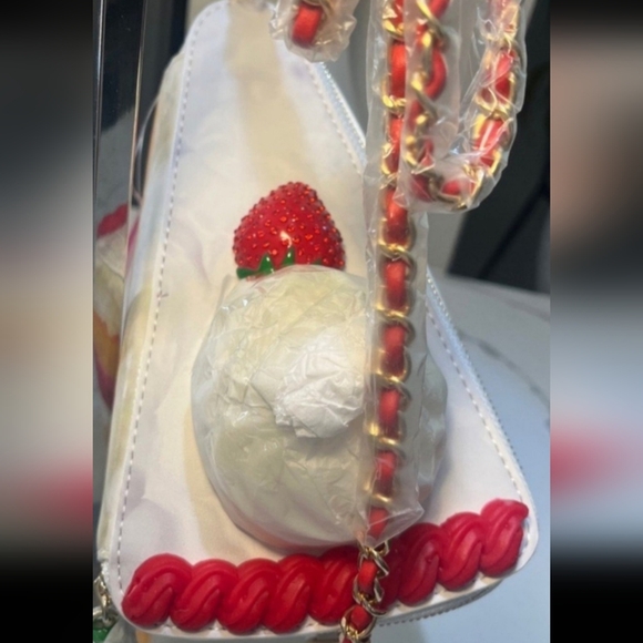 Betsey Johnson Strawberry Shortcake Crossbody Purse NWT! - Picture 6 of 10